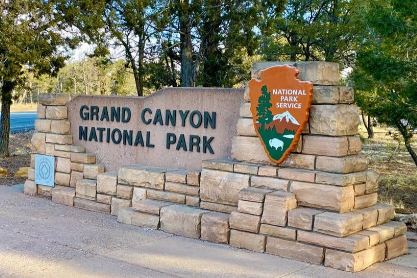 Grand Canyon National Park: One-Way or Roundtrip Shuttle Transfer from Las Vegas - Photo 1 of 8